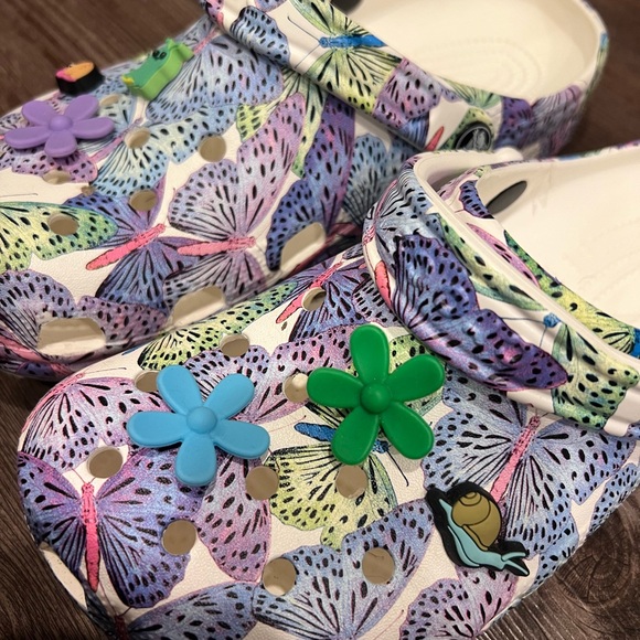 Butterfly Crocs - Picture 3 of 7